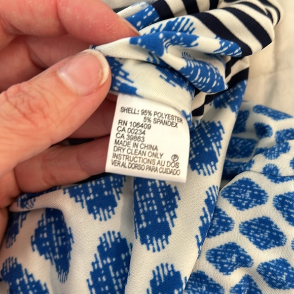 Tahari resort wear wrap dress, size 12-14. Excellent condition, so flattering! - Picture 11 of 12